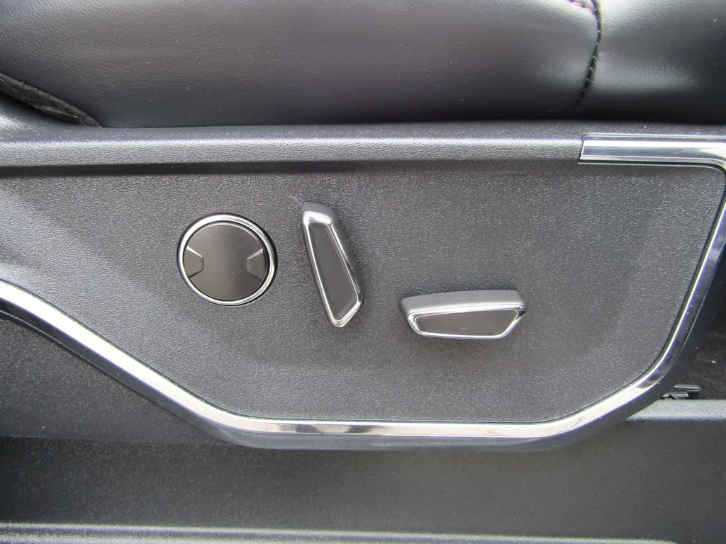 Used 2022 Agate Black Metallic Ford Platinum image 42