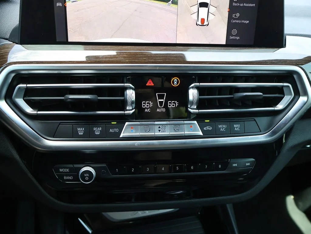 Used 2023 White BMW xDrive30i image 27