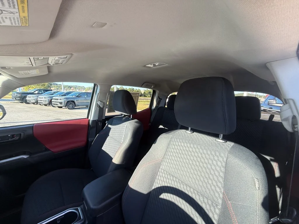 Used 2022 White Toyota SR5 image 21