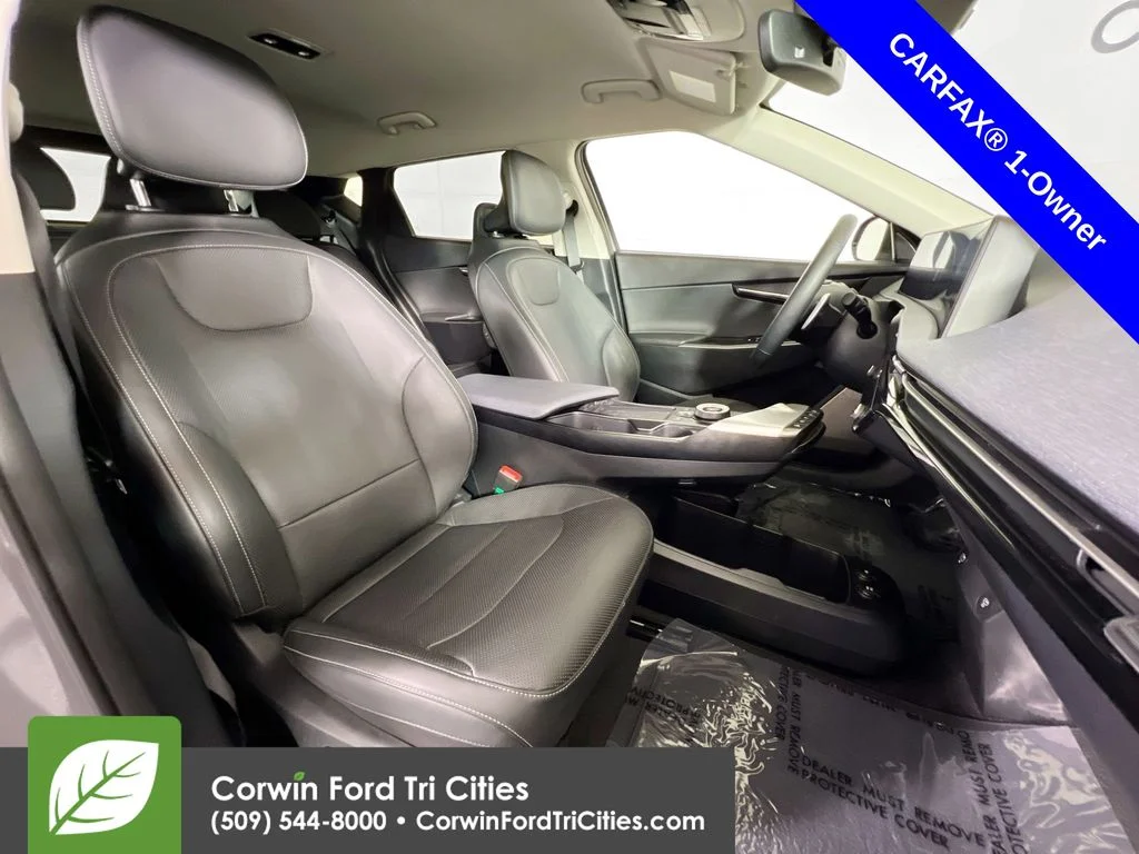 Used 2024 Gray Kia Wind image 18