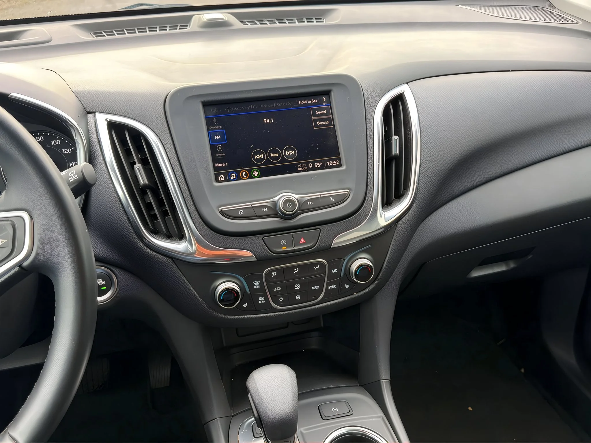 2024 Chevrolet Equinox LT - Photo 20
