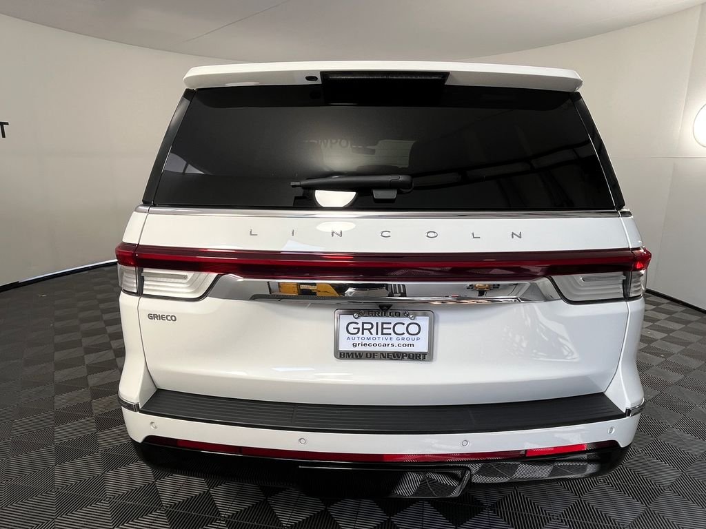 Used 2023 White Lincoln Reserve image 12