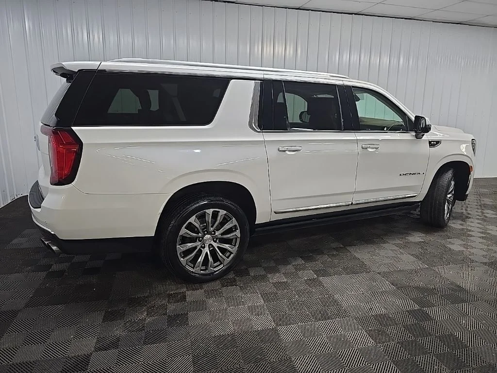 Used 2021 White GMC Denali image 3