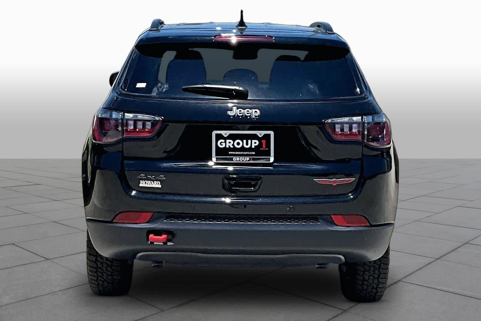 New 2026 Diamond Black Crystal Pearl-Coat Exterior Paint Jeep Trailhawk image 5