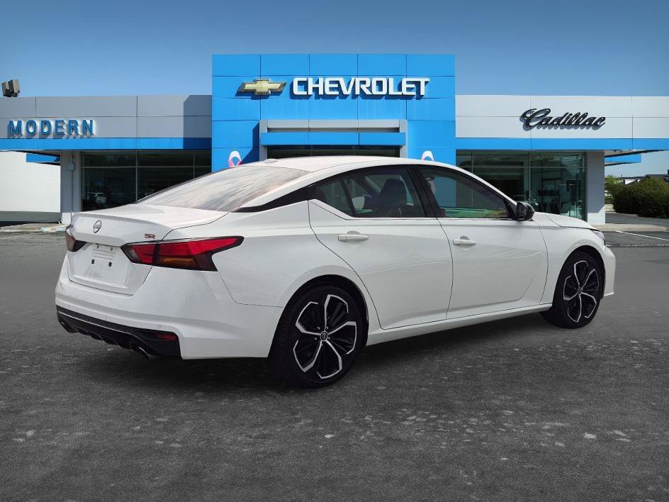 Certified Used 2023 Glacier White Nissan 2.5 SR image 5