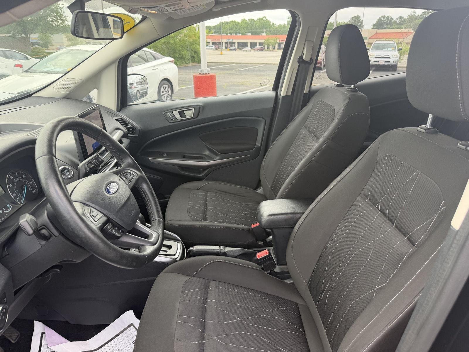 Used 2020 Shadow Black Ford SE image 10