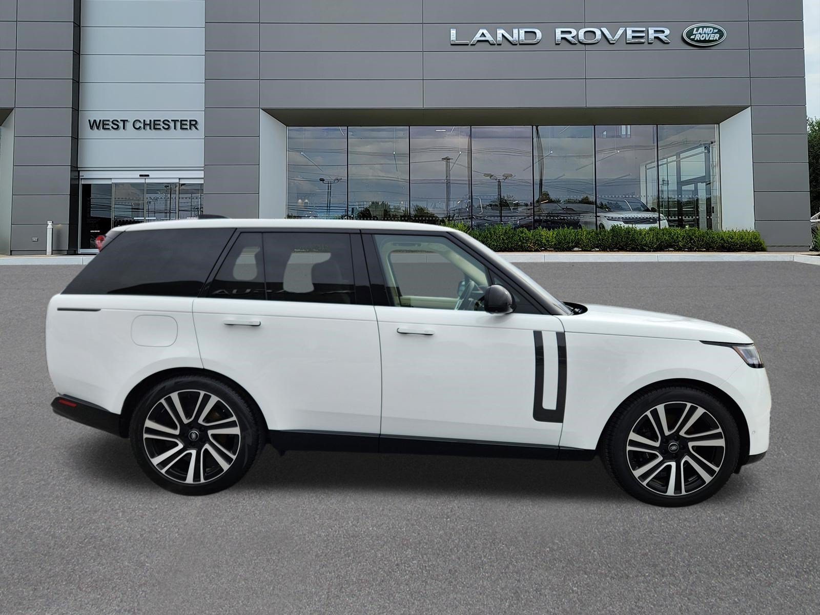 Certified Used 2023 Fuji White Land Rover SE image 6
