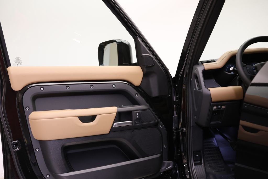 New 2026 Santorini Black Land Rover S image 26