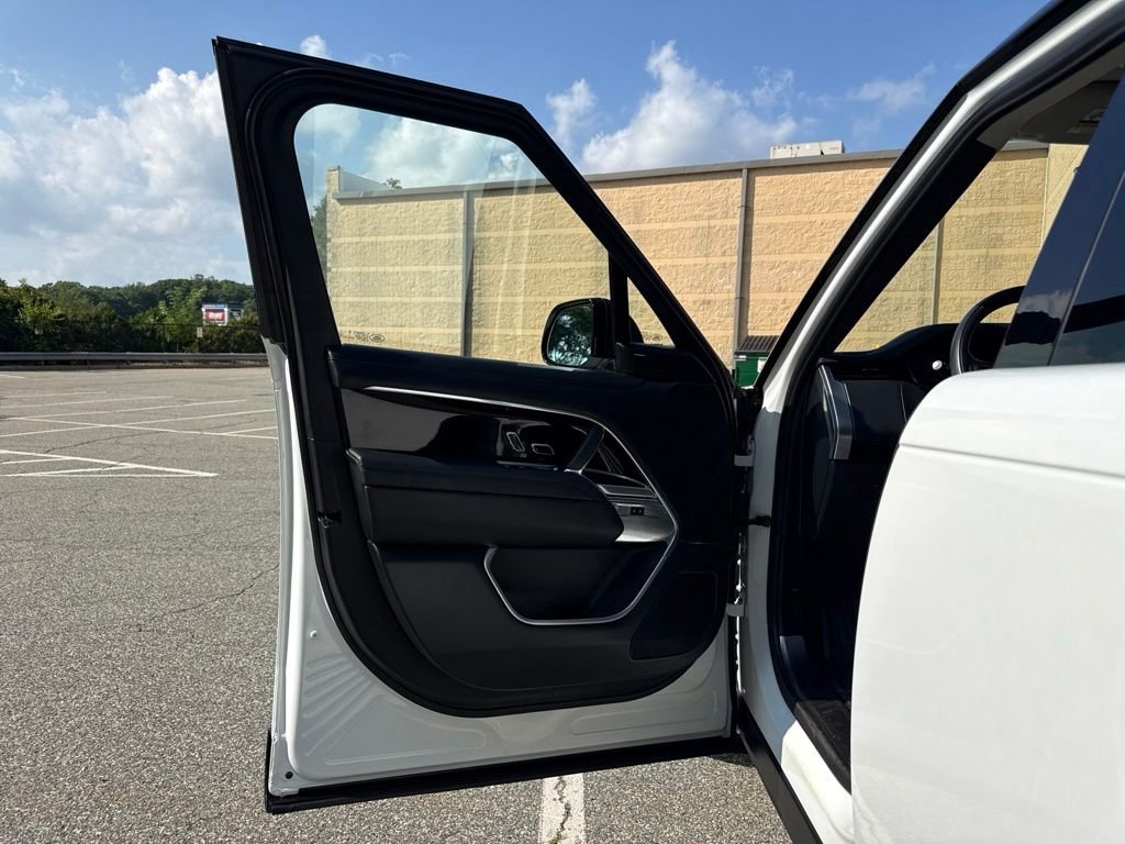 Used 2024 White Land Rover SE image 13