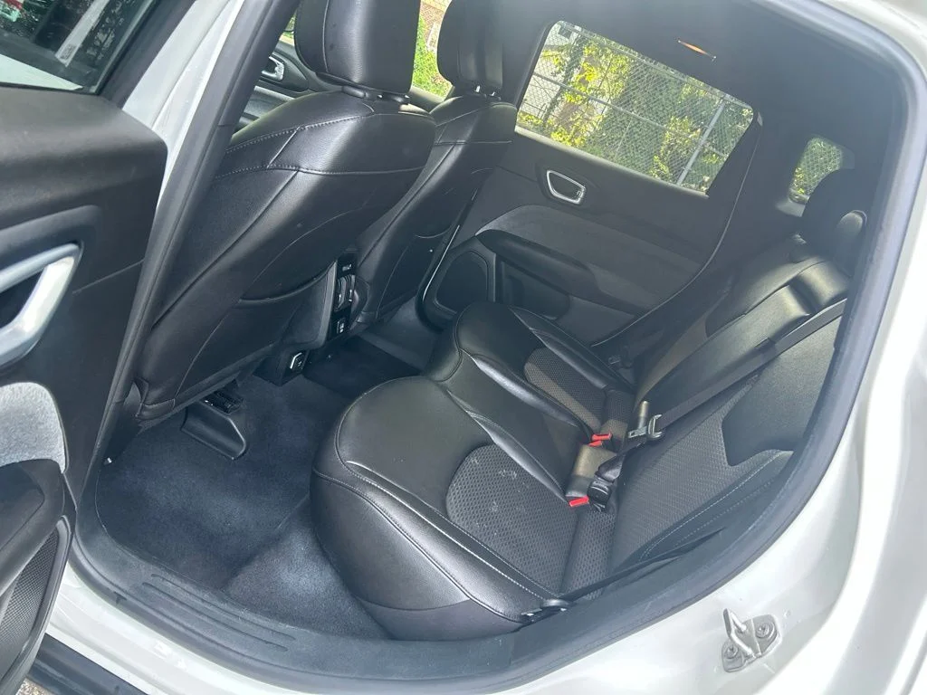Used 2024 White Jeep Latitude image 28