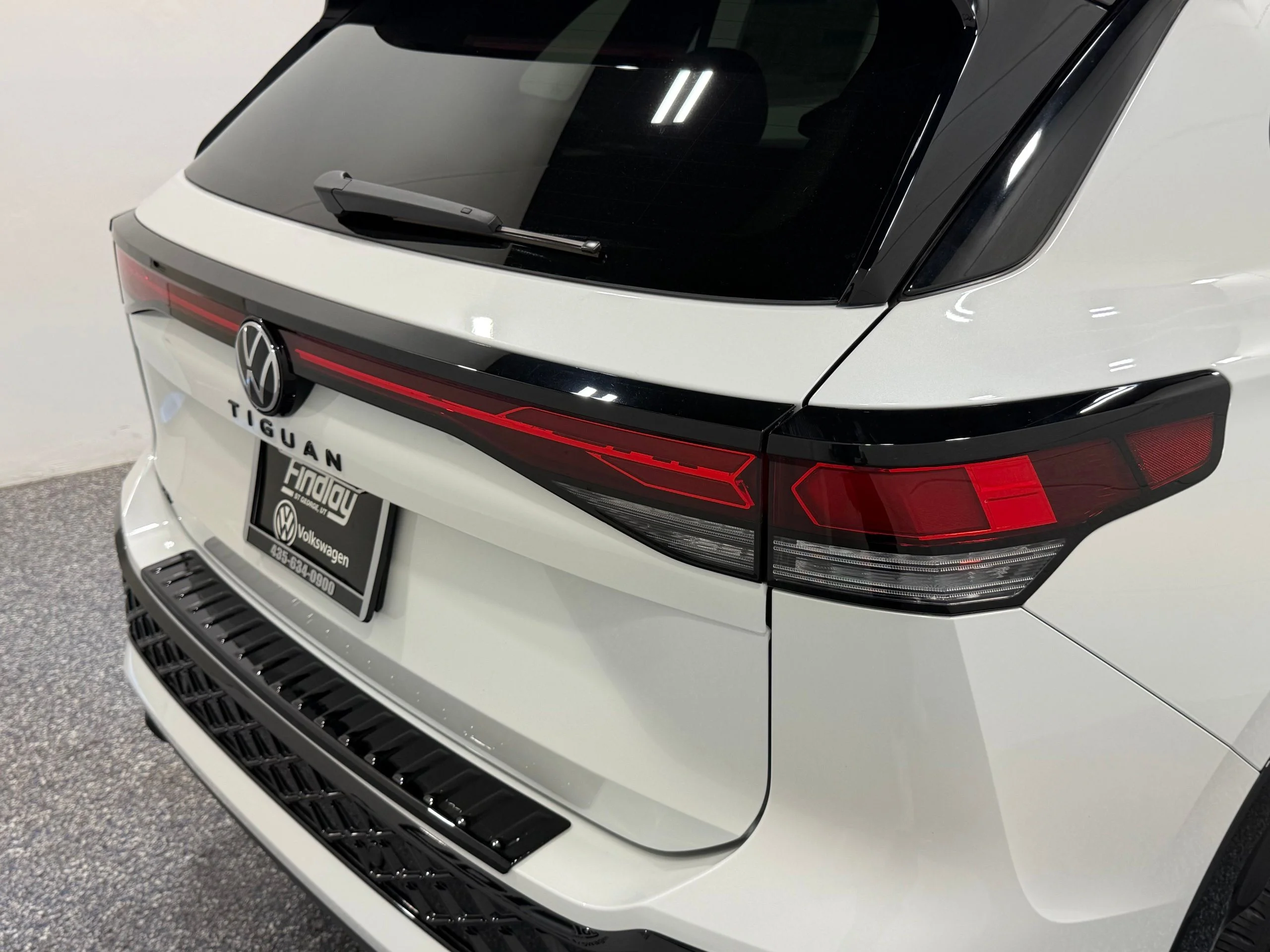 New 2026 White Volkswagen SE R-Line Black image 19