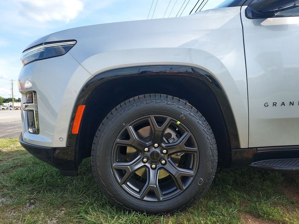 New 2026 Silver-Zynith Exterior Paint Jeep Upland image 16
