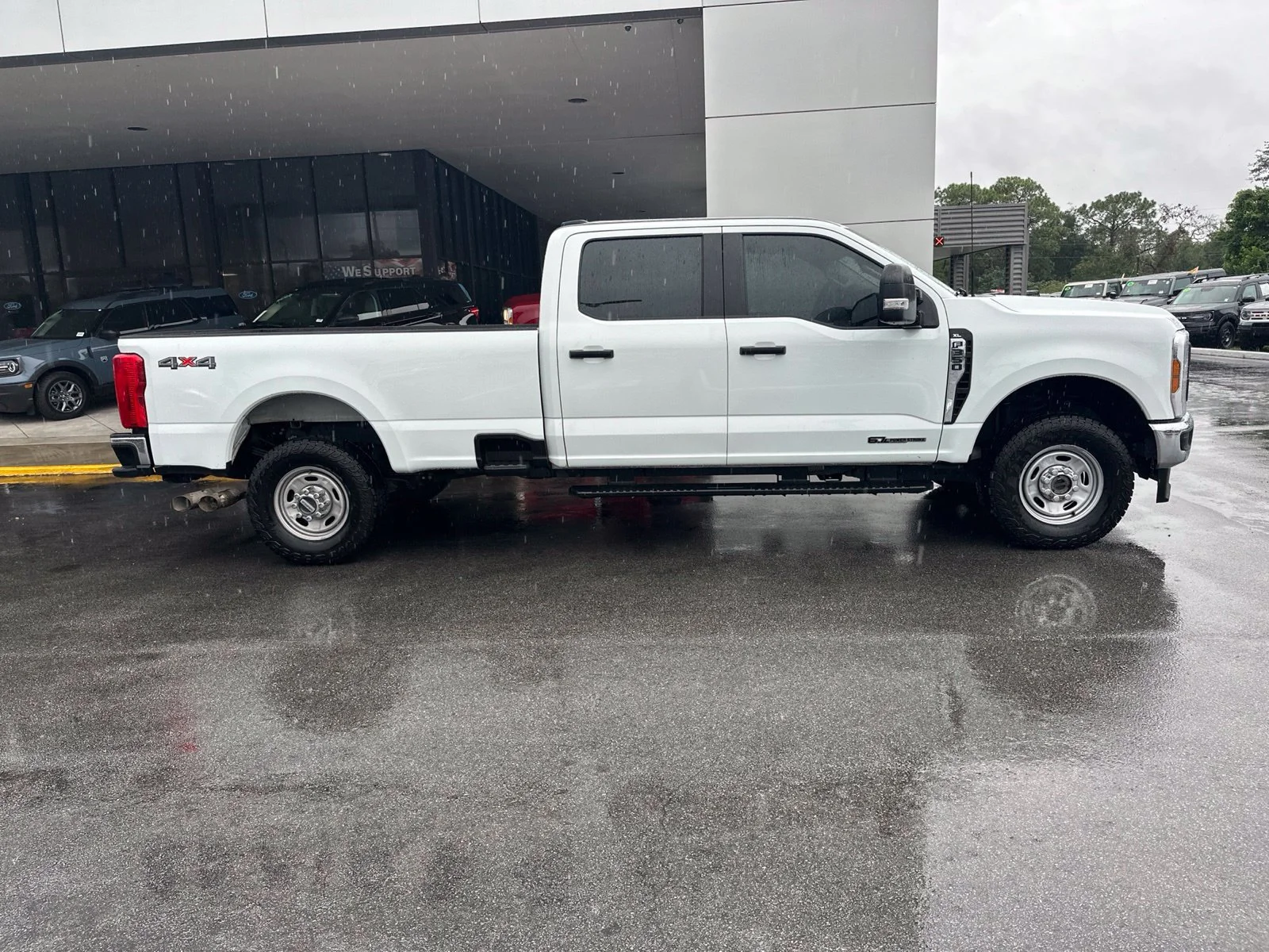 Used 2025 White Ford XL image 2