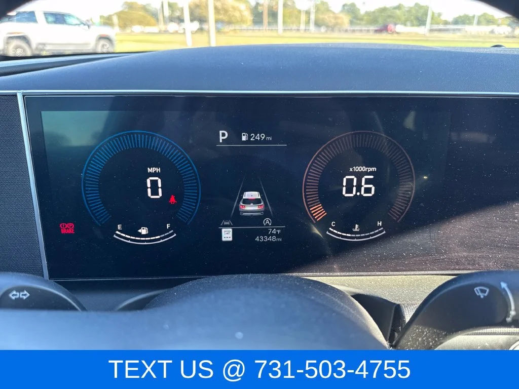 Used 2025 White Hyundai SEL image 16