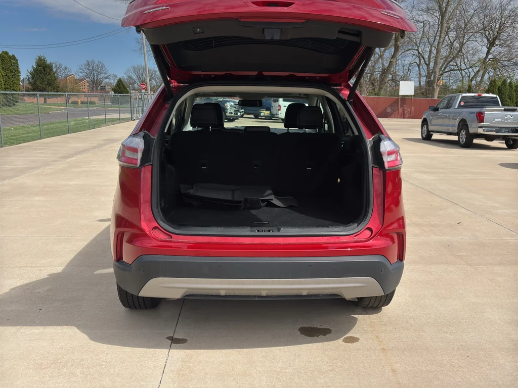 Used 2024 Rapid Red Metallic Tinted Clearcoat Ford SEL image 9