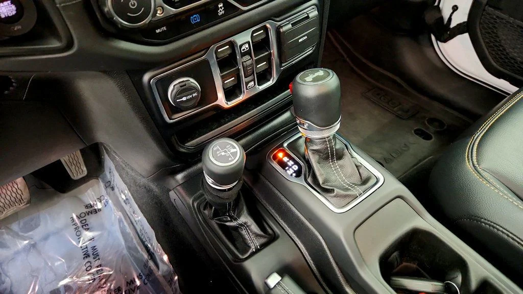 Used 2024 Bright White Clearcoat Jeep Sahara 4x4 w/ Sky One-Touch Top, Tech & Safety Pkgs image 16