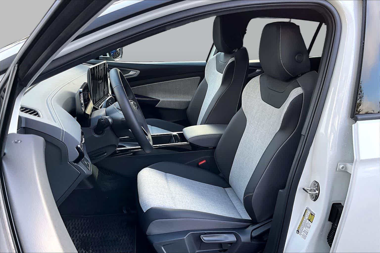 New 2026 Opal White Pearl Volkswagen Pro image 9