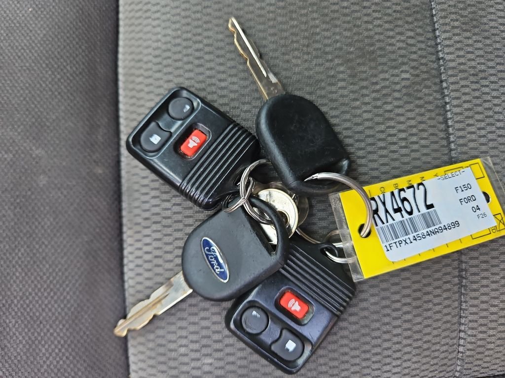 Used 2004  Ford  image 26