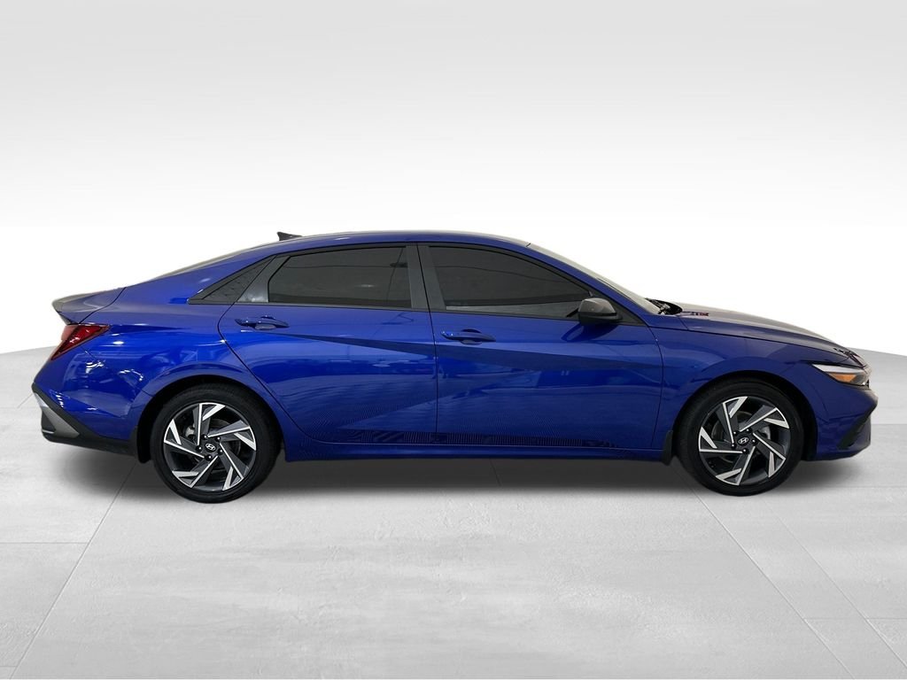 Used 2025 Blue Hyundai SEL Sport image 6