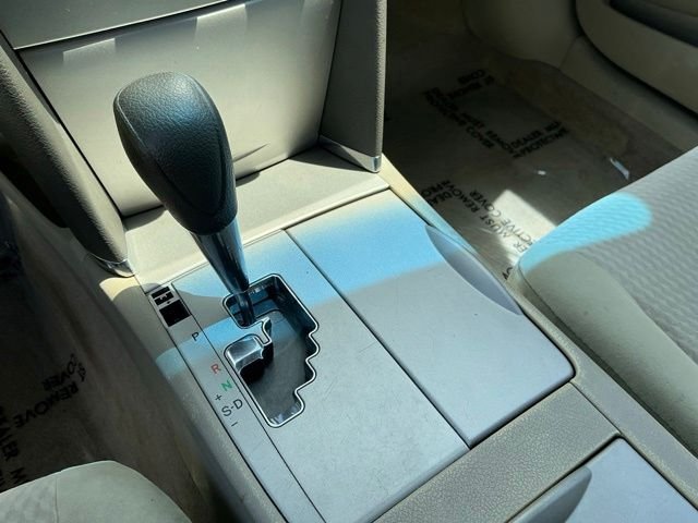 Used 2011 Gray Toyota LE image 31