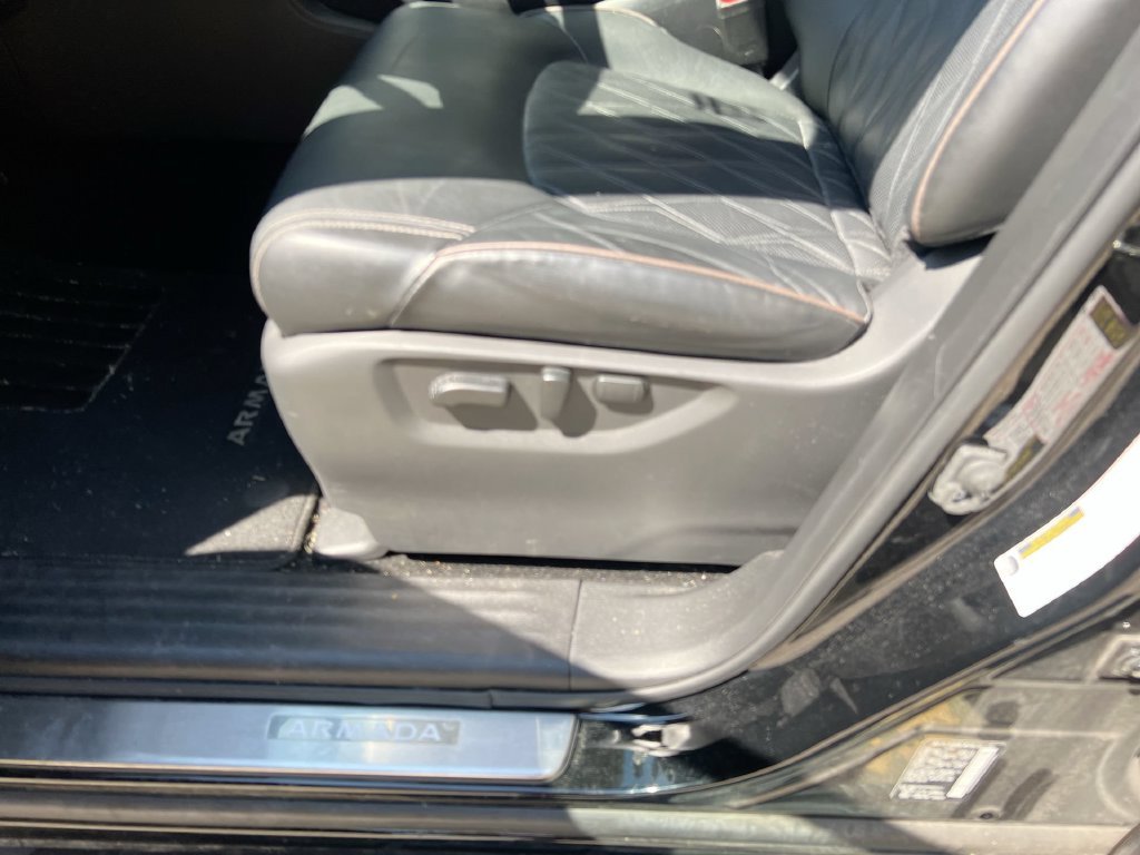 Used 2023 Black Nissan Platinum image 14