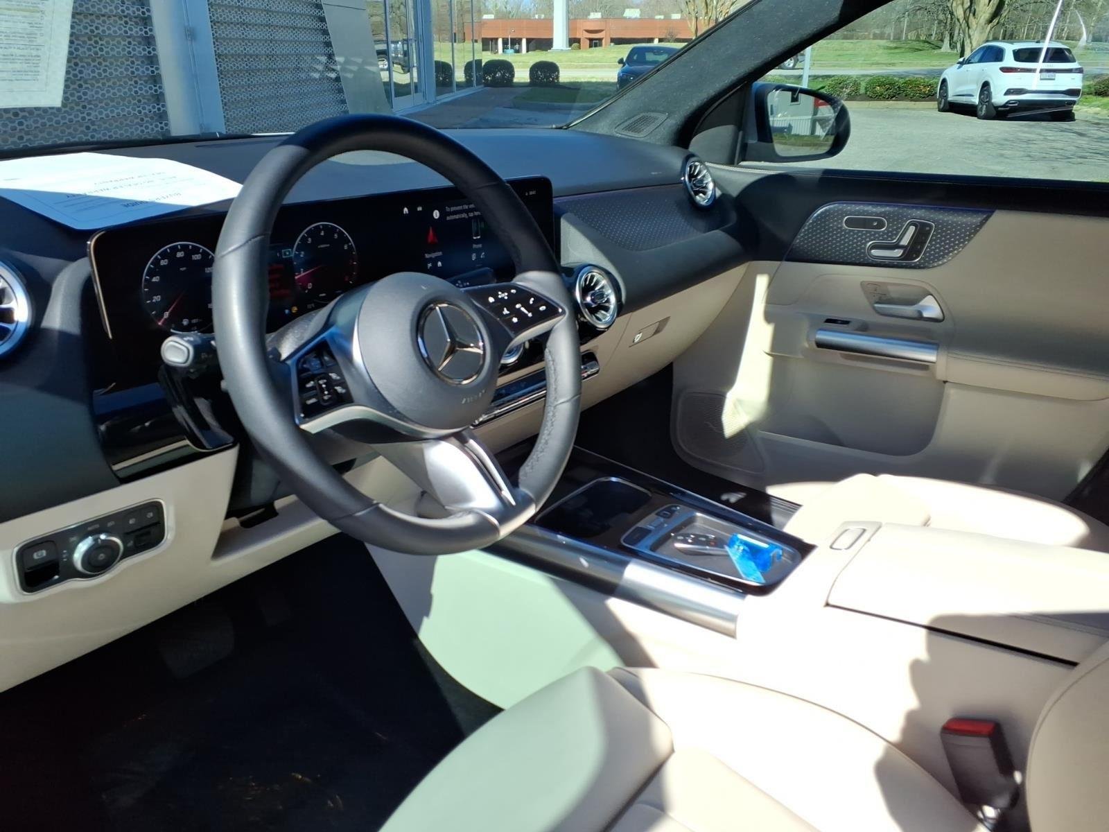 Used 2025 Polar White Mercedes-Benz GLA 250 image 26