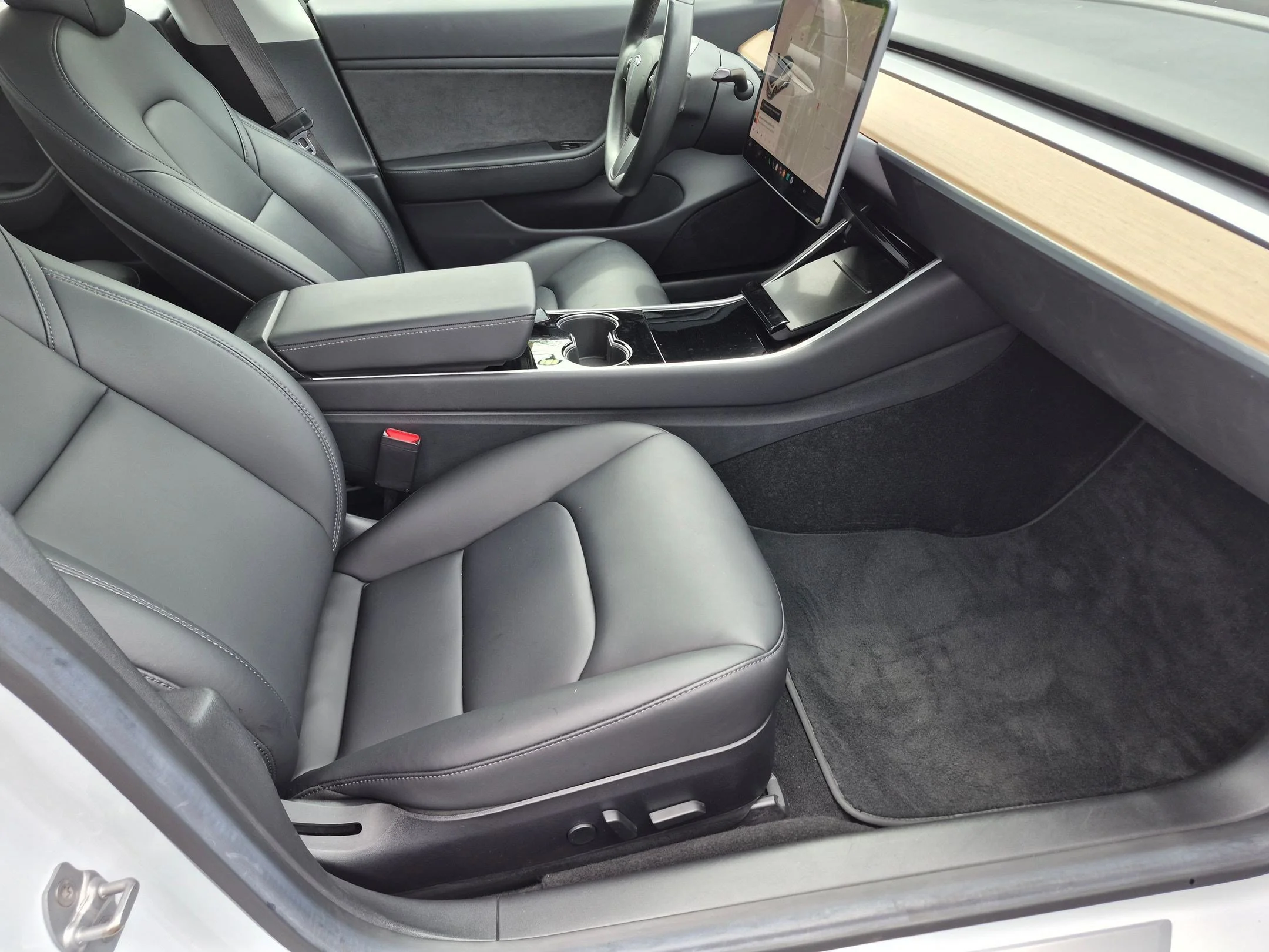Used 2018 White Tesla Mid Range Battery image 25