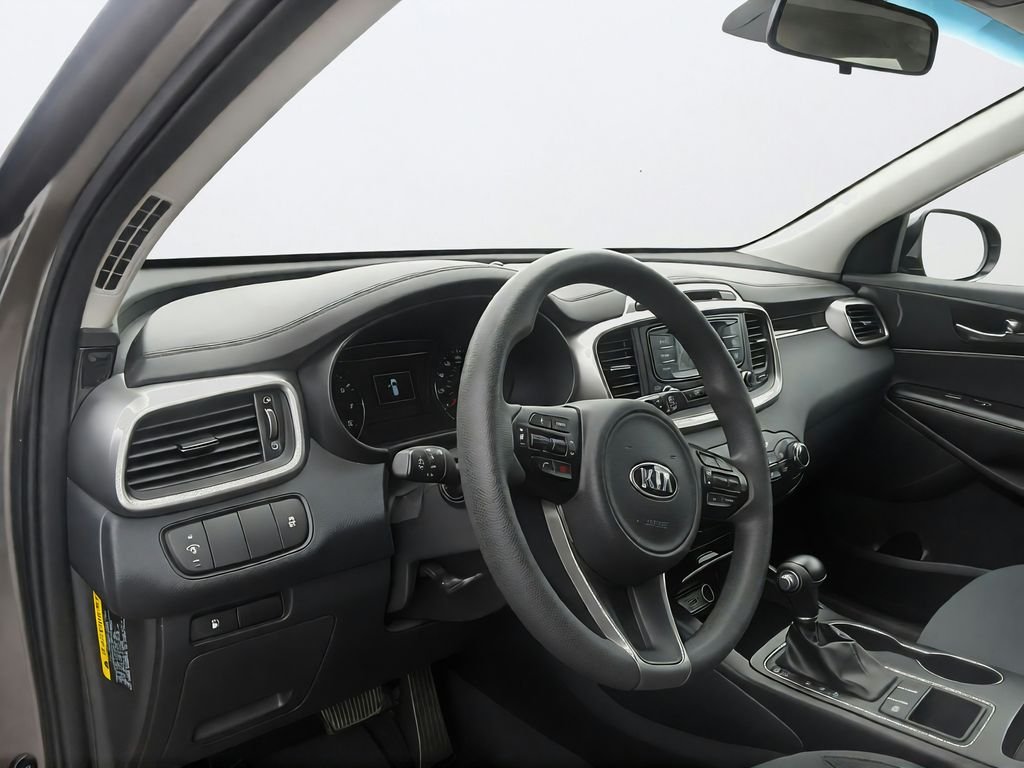 Used 2018 Silver Kia L image 21