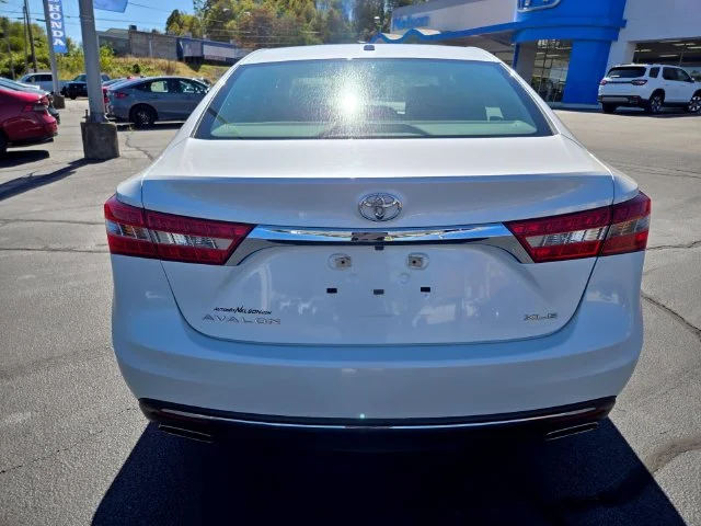 Used 2016 White Toyota XLE Premium image 7