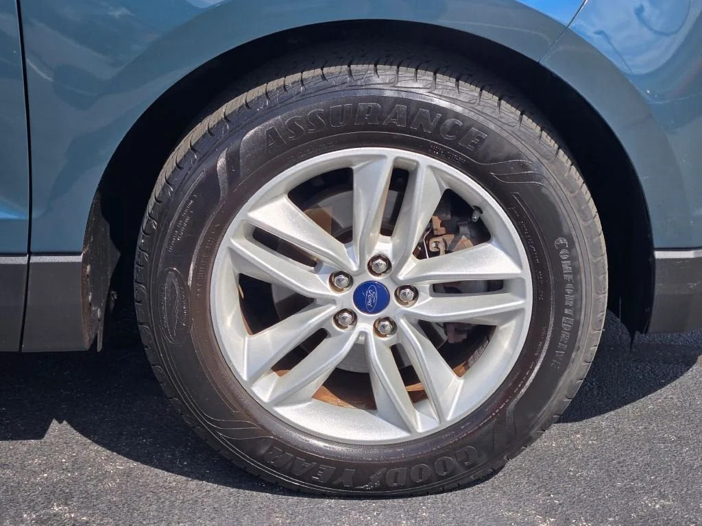 Used 2016 Blue Ford SEL image 4