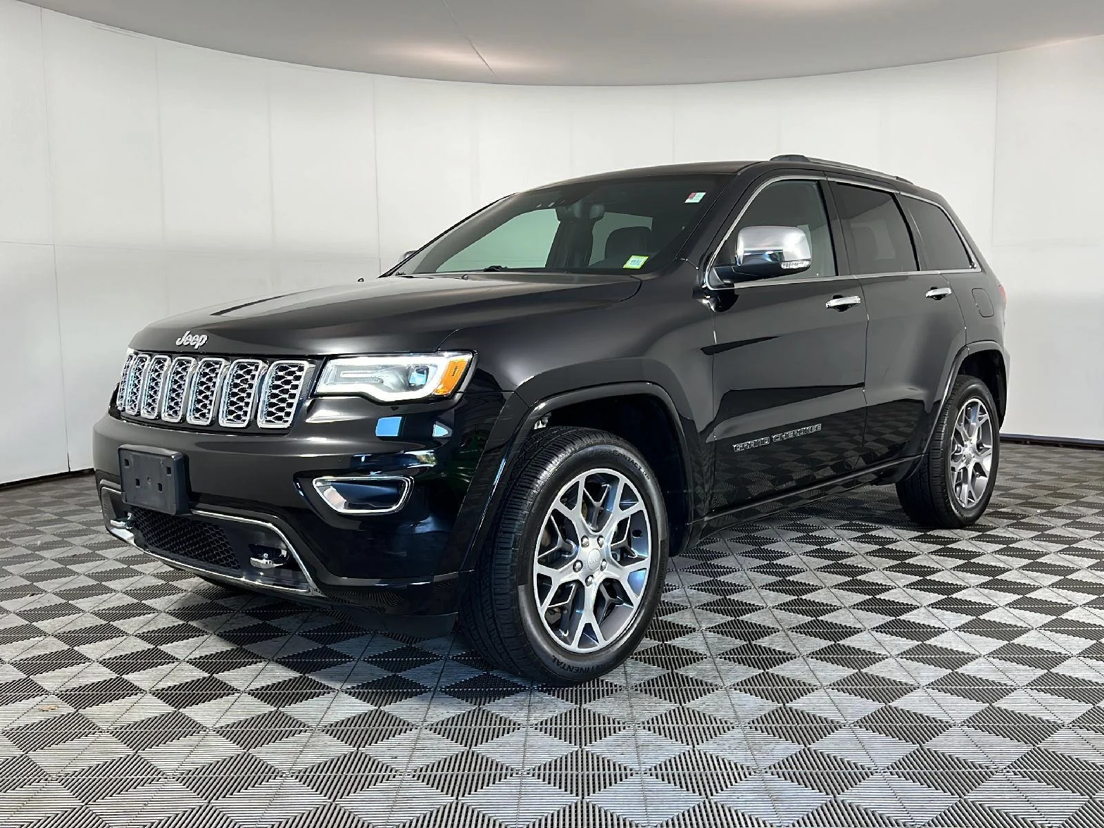 Used 2020 Diamond Black Crystal Pearlcoat Jeep Overland image 12