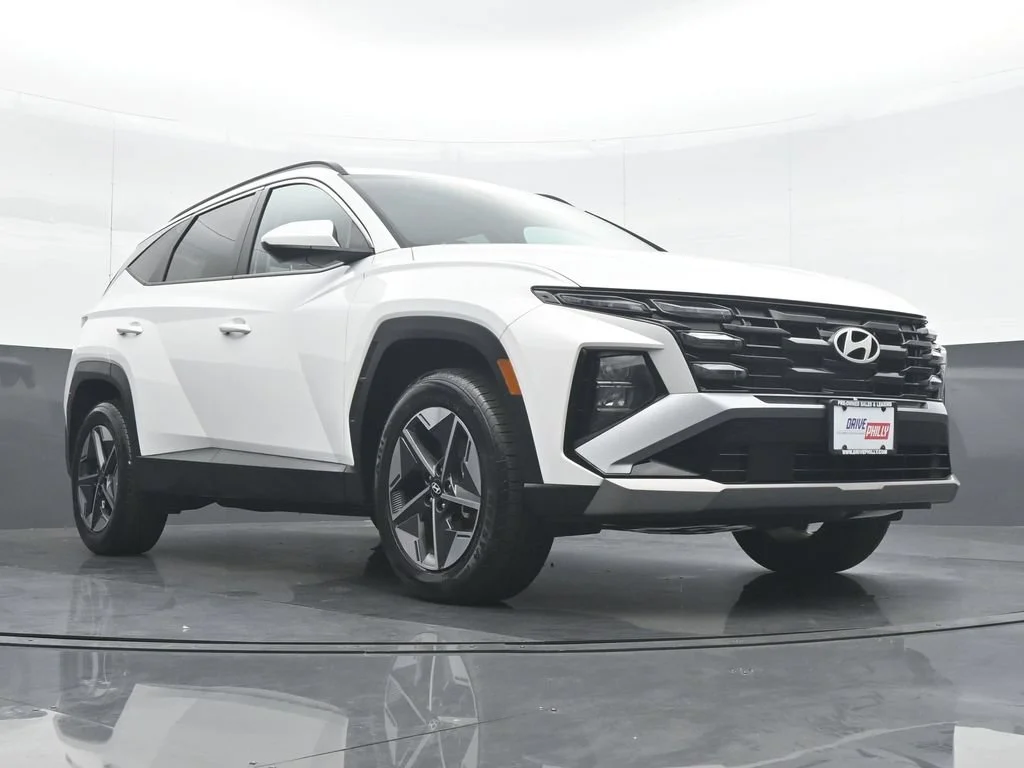 Used 2025 White Hyundai SEL image 36