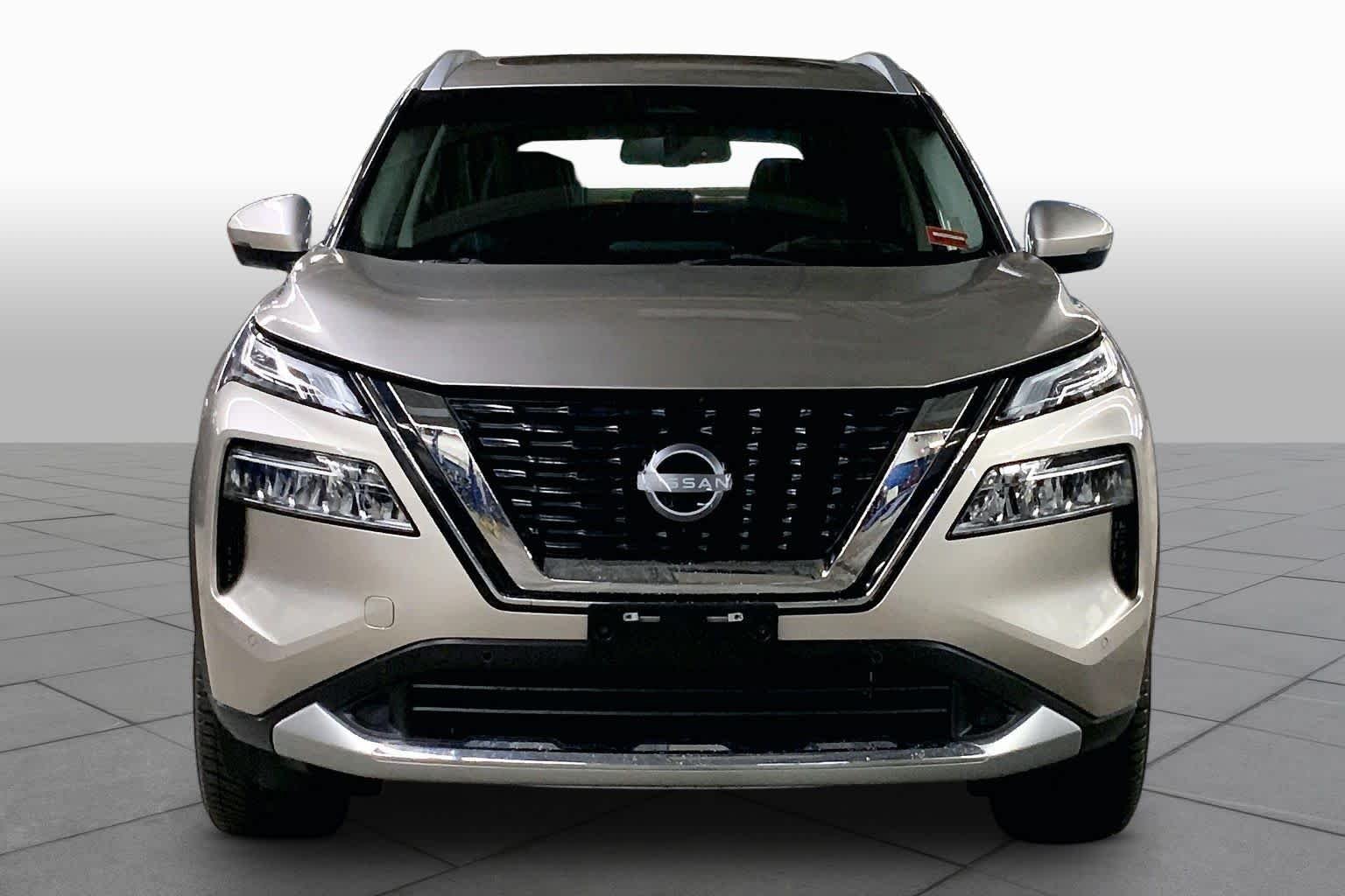 Used 2023 Champagne Silver Metallic Nissan Platinum image 4