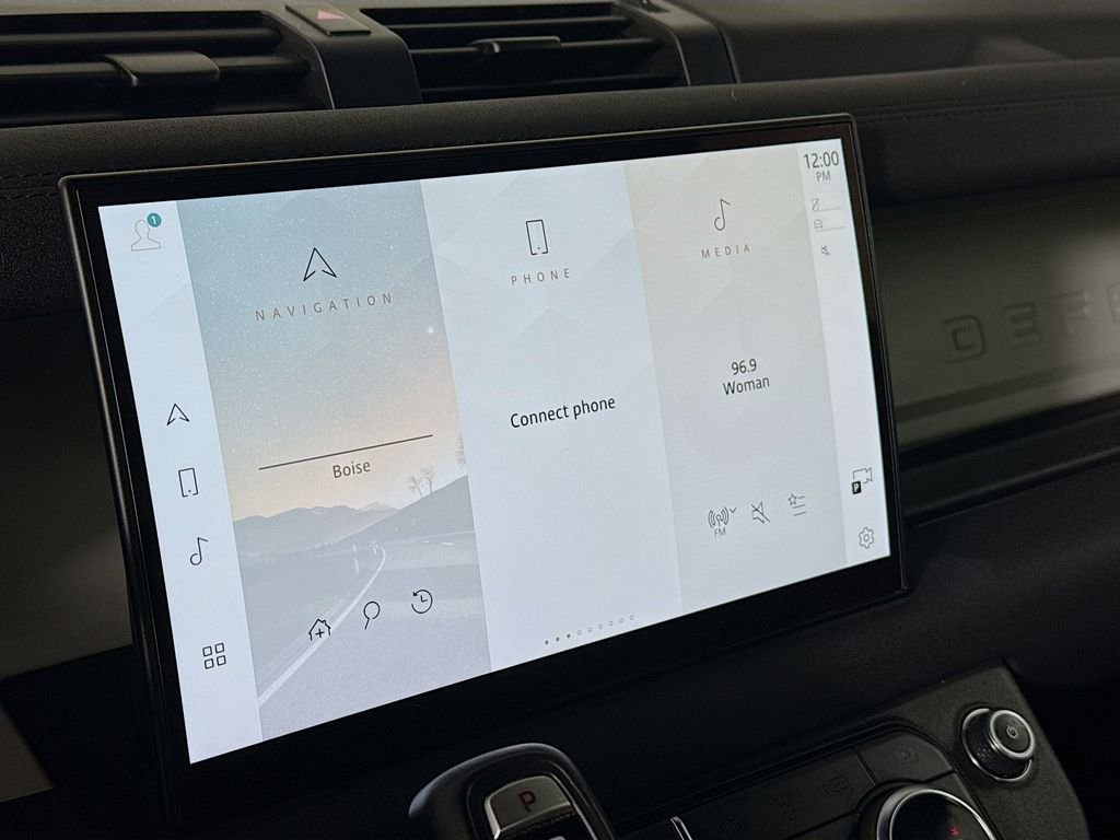 Certified Used 2022 Black Land Rover X-Dynamic SE image 16