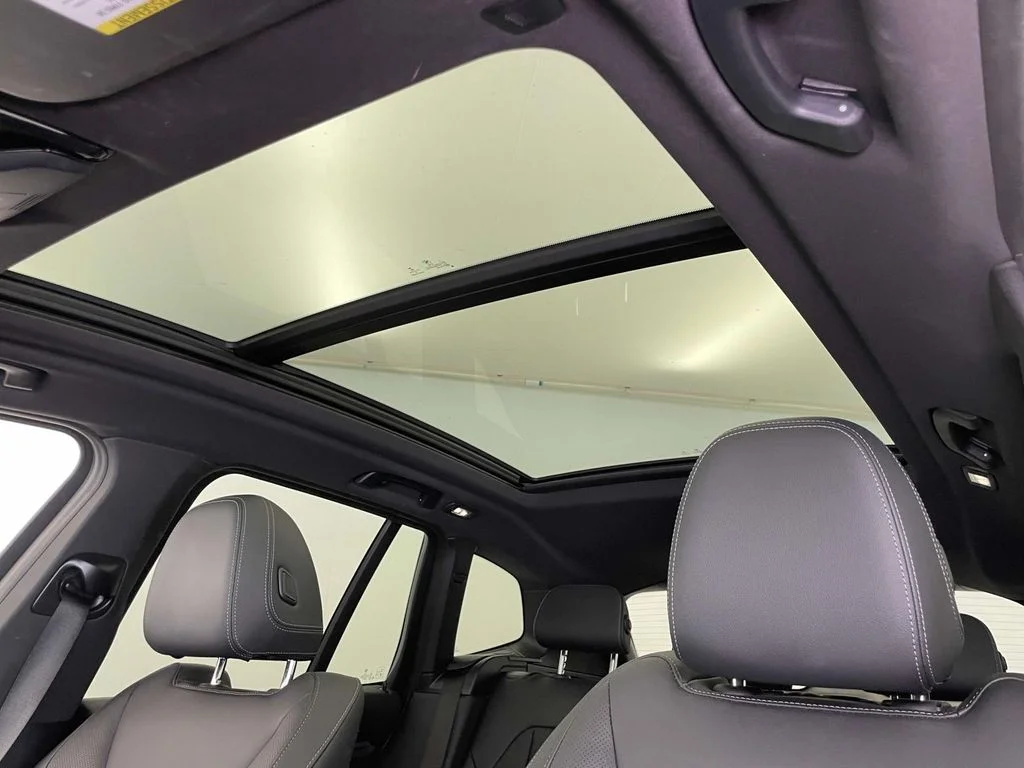 Used 2023 Gray BMW xDrive30i image 16