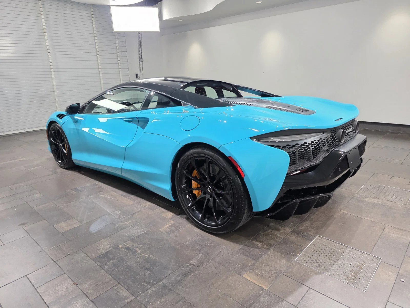 Used 2025 MSO Tokyo Cyan McLaren TechLux Coupe image 4