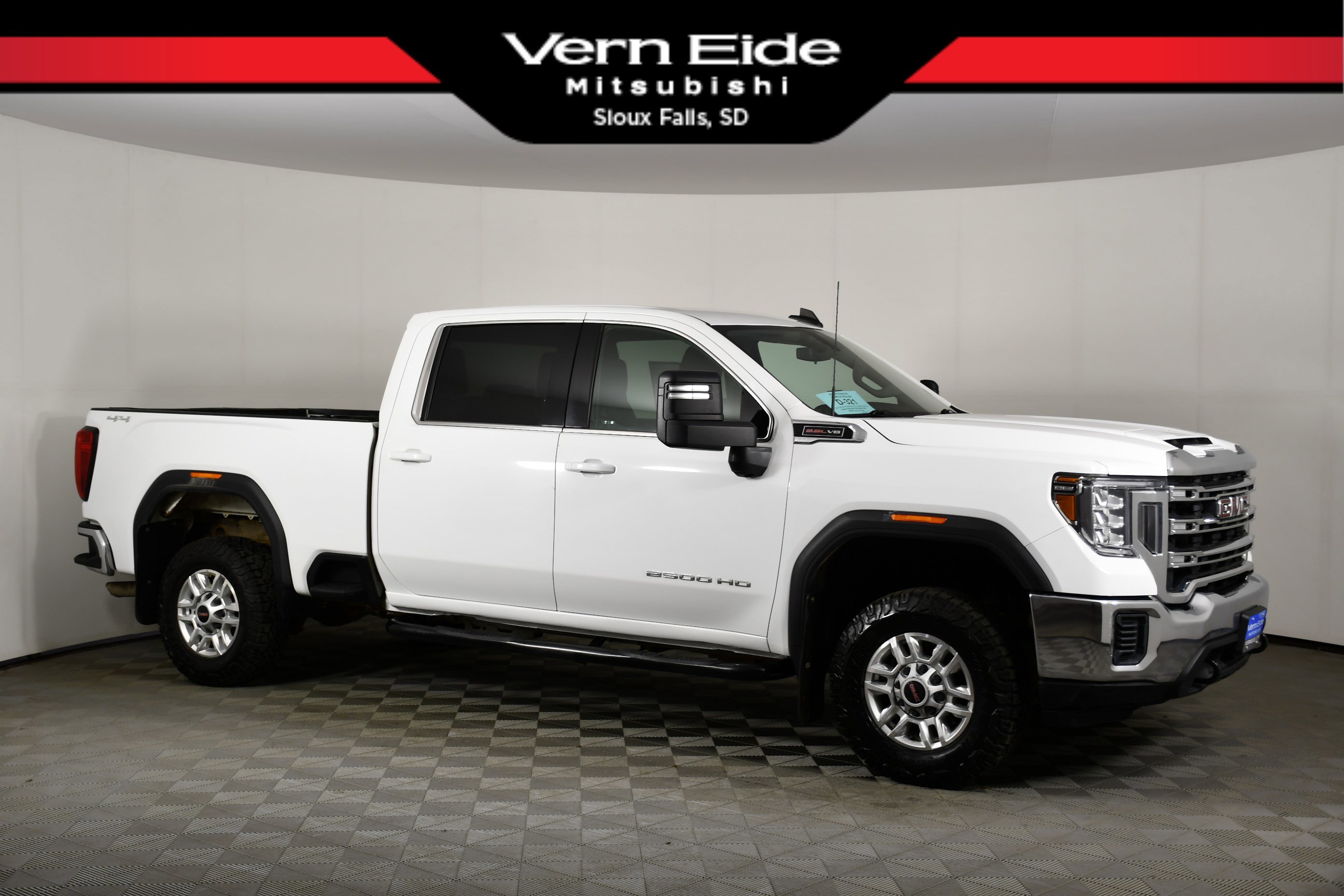 2022 GMC Sierra SLE 4WD Crew Cab Standard Box's photo
