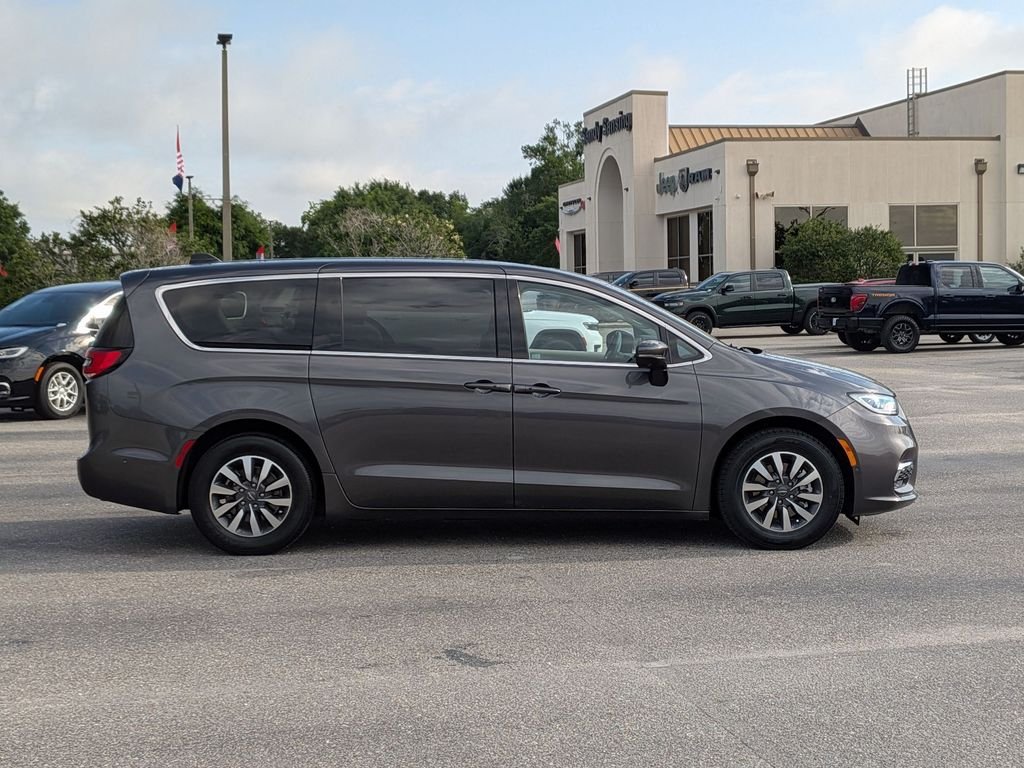 Used 2023 Gray Chrysler Touring L image 6