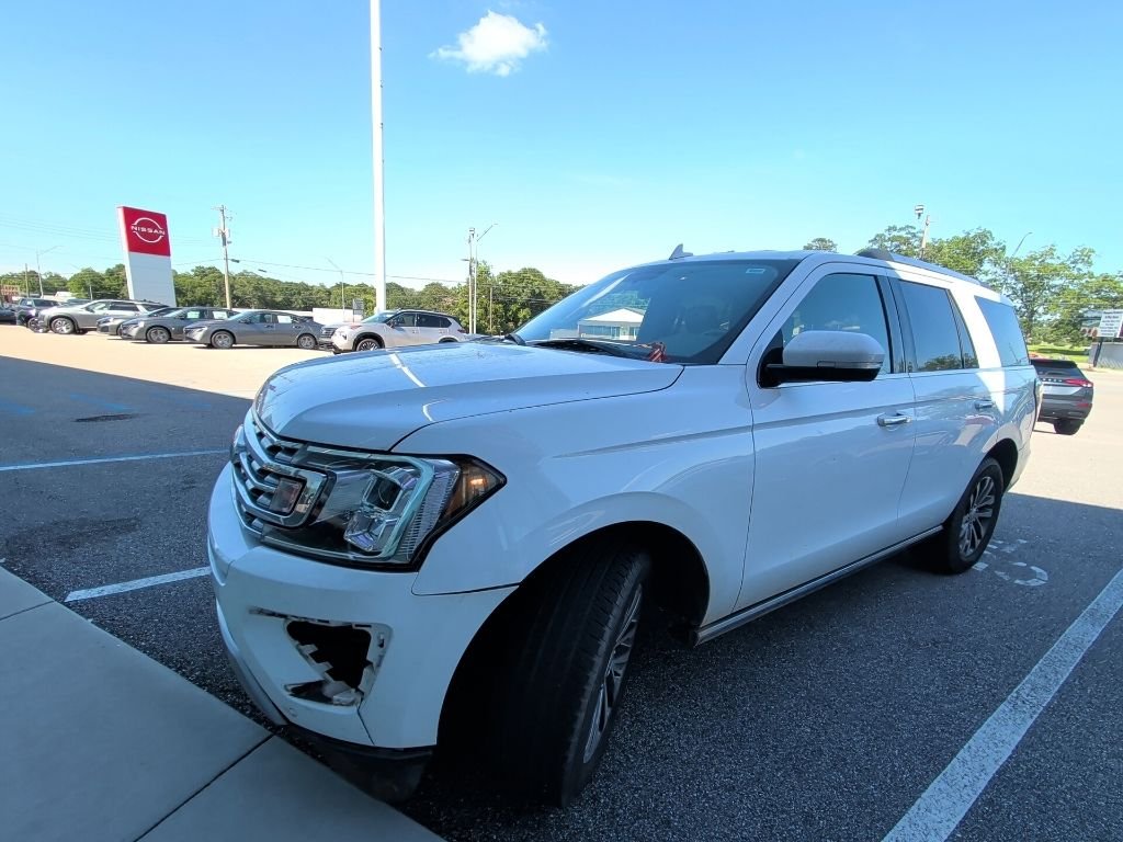Used 2018 White Ford Limited image 1