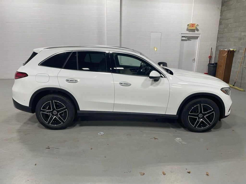 New 2027 White Mercedes-Benz GLC 300 image 4