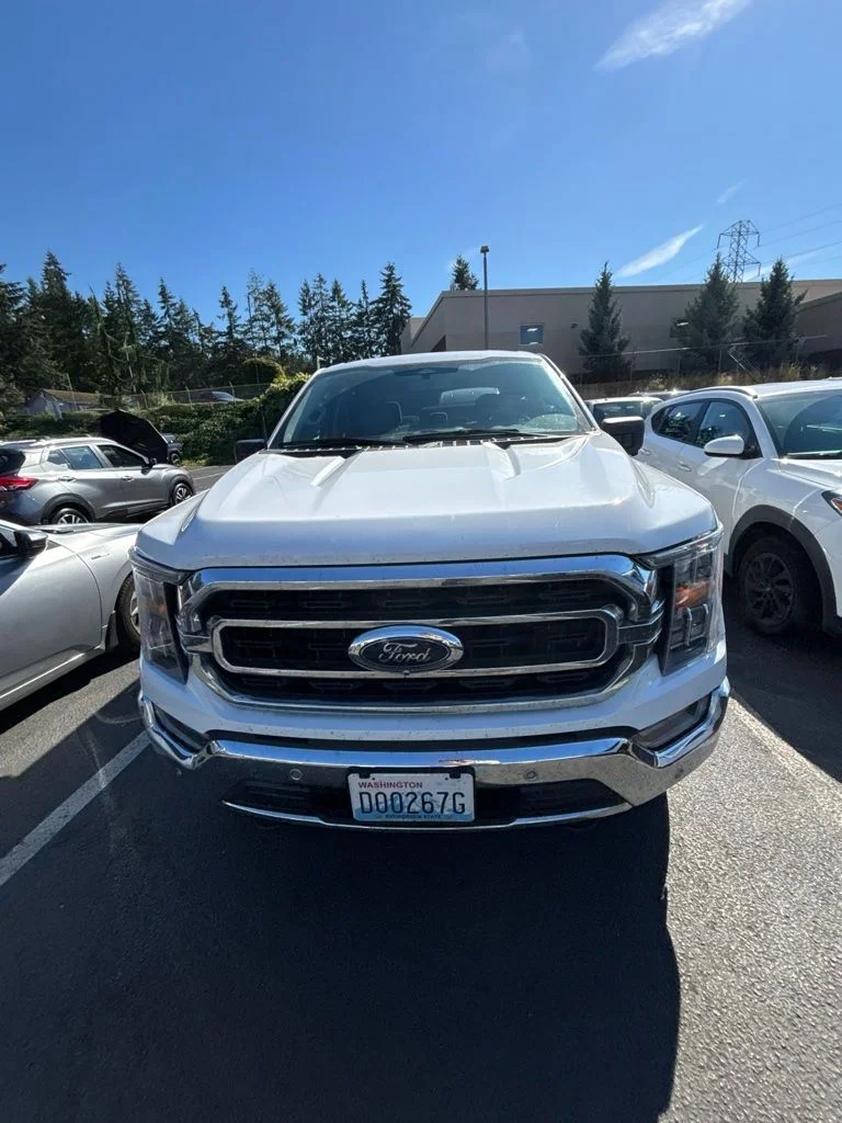 Used 2023 Oxford White Ford XLT image 2