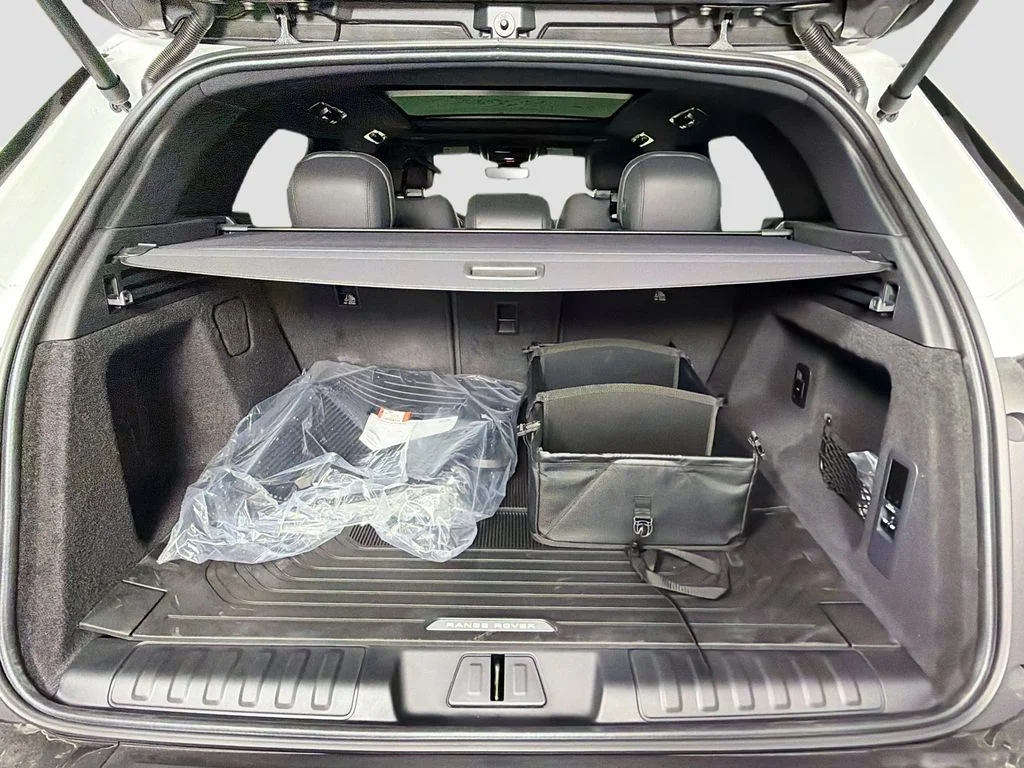 New 2026 Fuji White Land Rover SE image 28