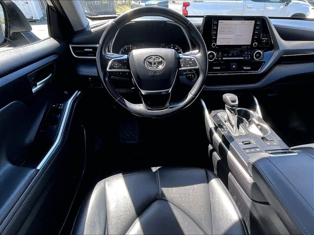 Used 2021 Gray Toyota XLE image 17