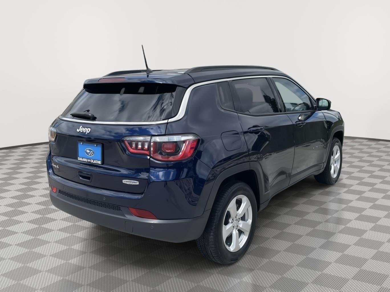 Used 2018 Jazz Blue Pearlcoat Jeep Latitude image 14