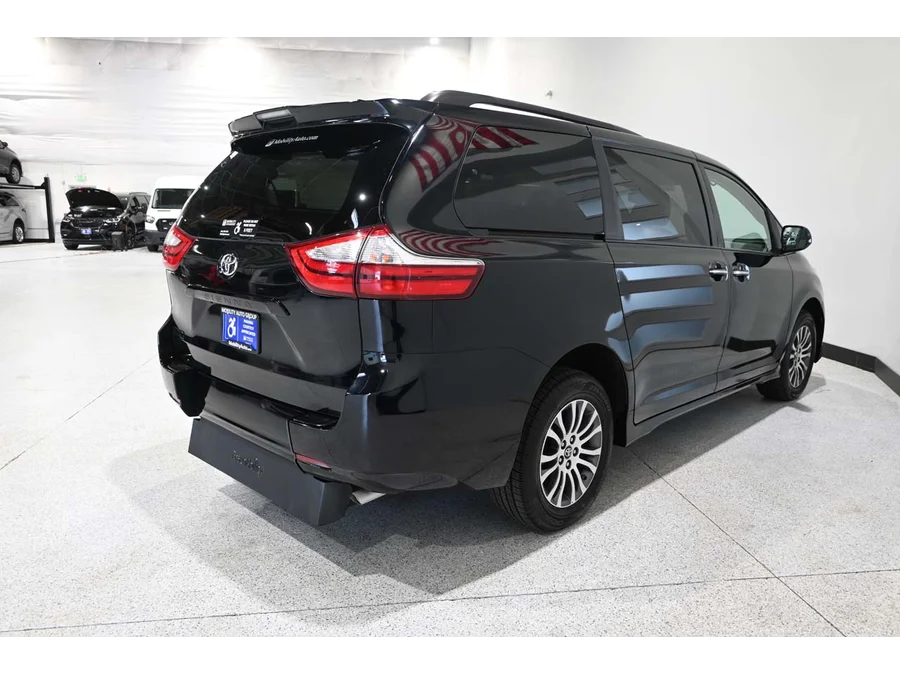 Used 2019 BLACK Toyota XLE Mobility Handicap Van image 6