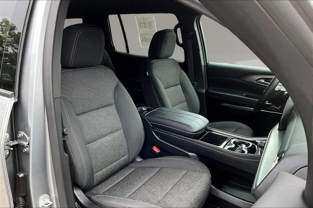 Used 2025 Sterling Gray Metallic Chevrolet LT image 27