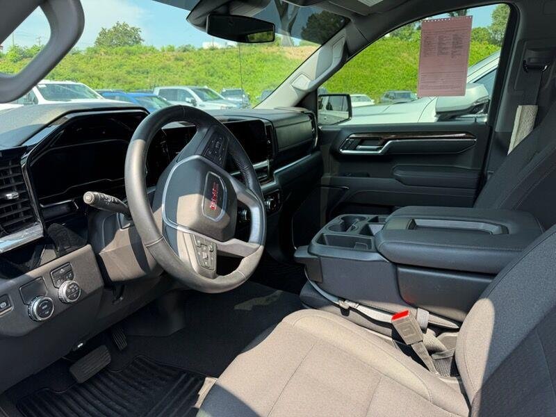 Used 2025 Summit White GMC Elevation image 6