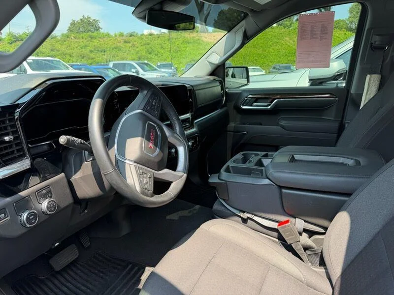 Used 2025 Summit White GMC Elevation image 6