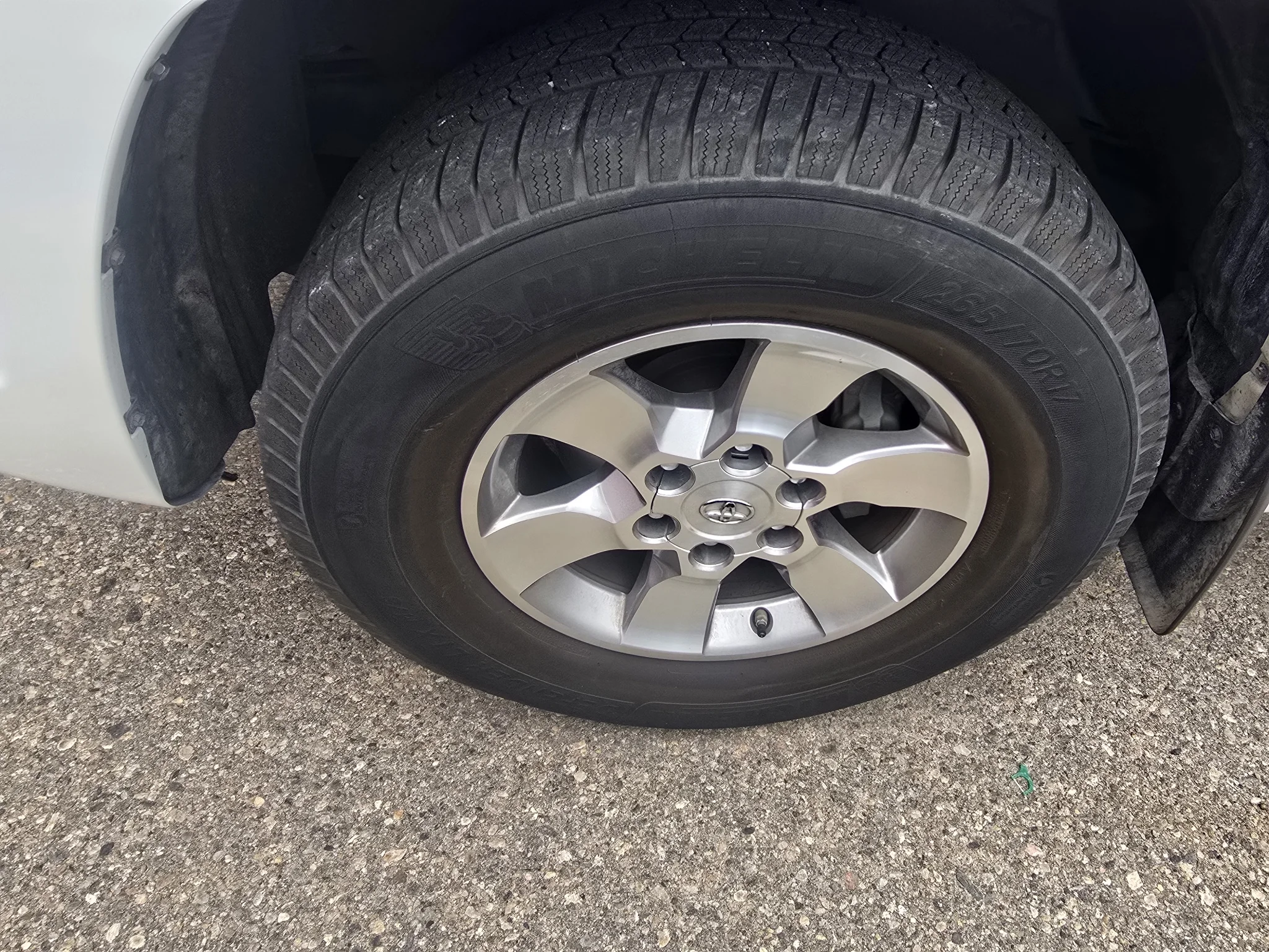 Used 2013 Blizzard Pearl Metallic Toyota SR5 image 10