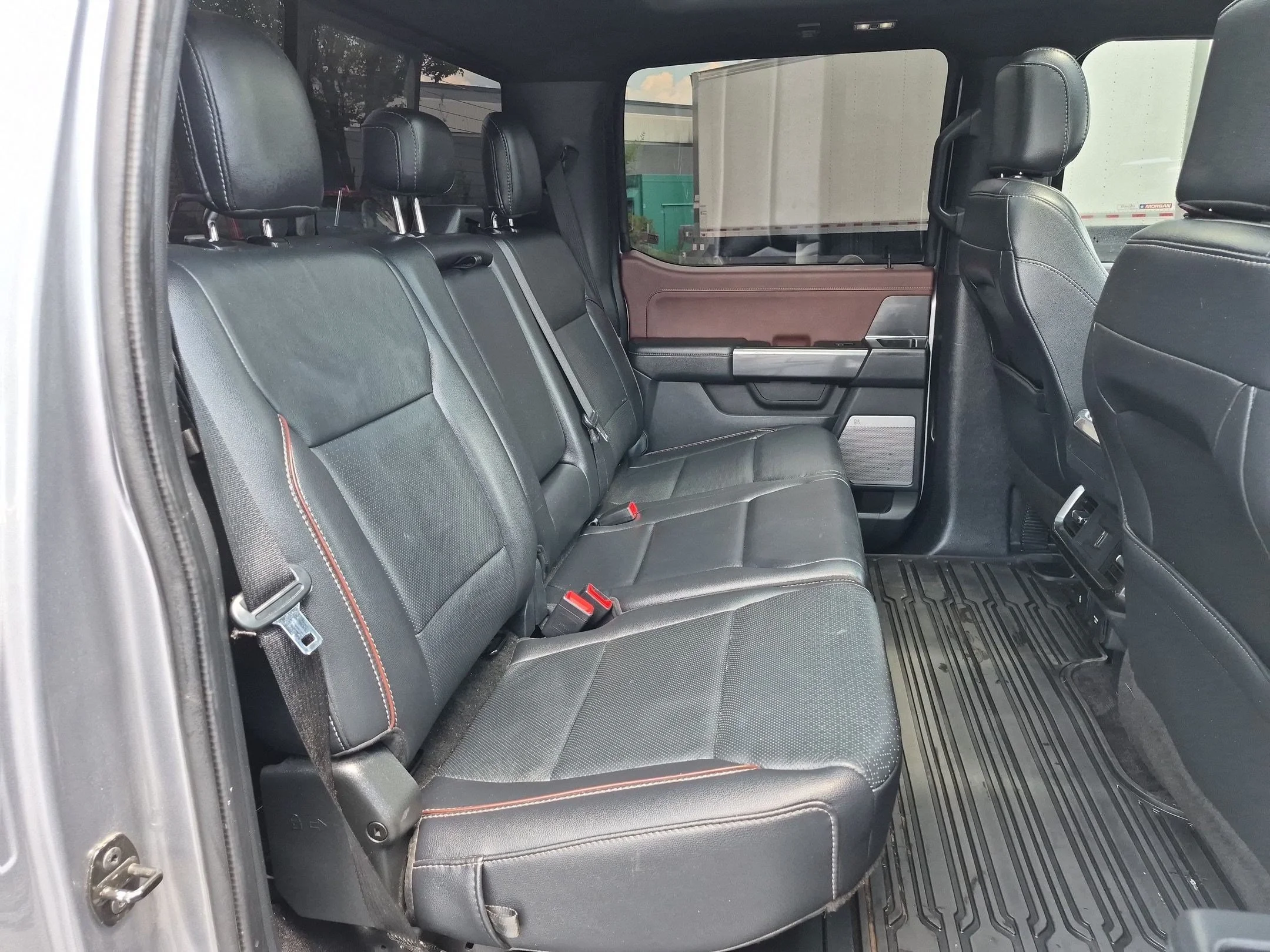 Used 2021 Silver Metallic Ford LARIAT image 29